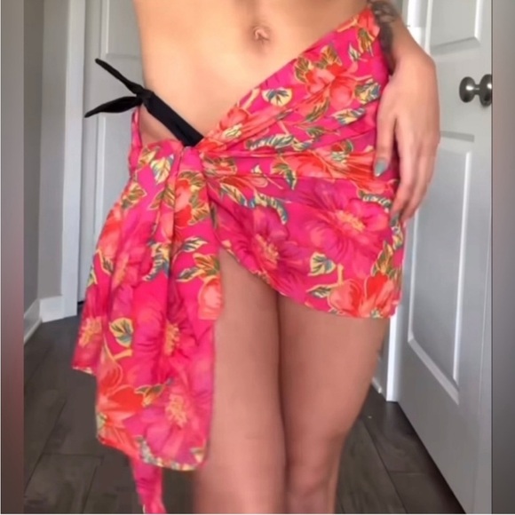 Beach Riot Other - Beach Riot Melanie Hibiscus Side Wrap Floral Hawaiian Sarong one size